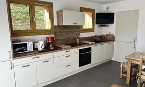 Mikrowelle, Geschirrspüler, Kochgeschirr/Geschirr/Besteck