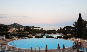 室外游泳池和溫水游泳池