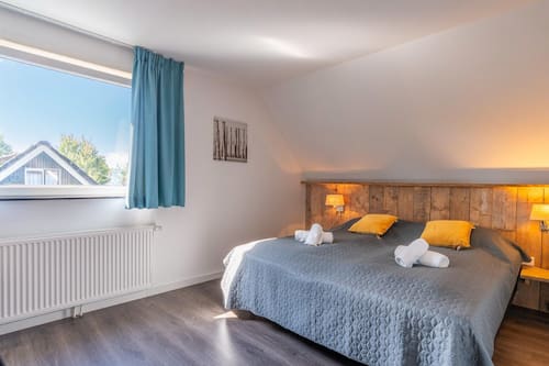 Villa | 4 bedrooms, individually furnished, iron/ironing board, bed sheets