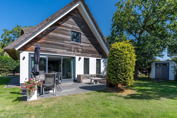 Villa | Outdoor dining