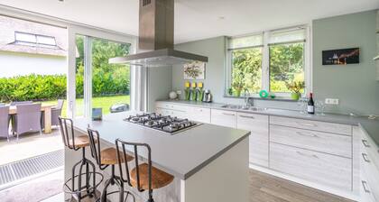 Spacious and Bright 10-person Holiday Villa