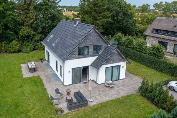Spacious And Bright 10-person Holiday Villa - De Koog