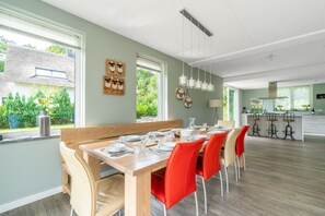 Villa | Dining - Spacious and Bright 10-person Holiday Villa (De Koog)