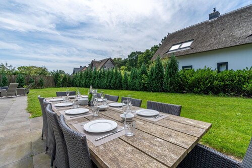 Spacious and Bright 10-person Holiday Villa