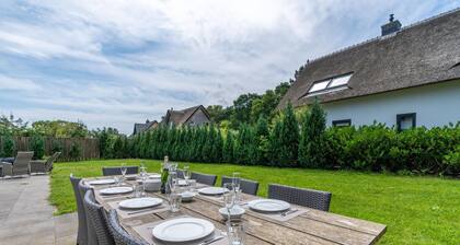 Spacious and Bright 10-person Holiday Villa