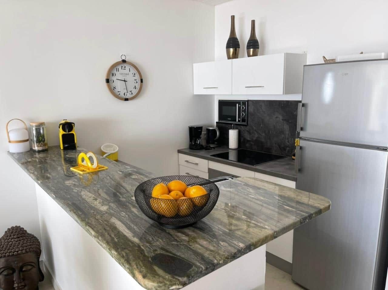 Kjøleskap, ovn, oppvaskmaskin og brødrister