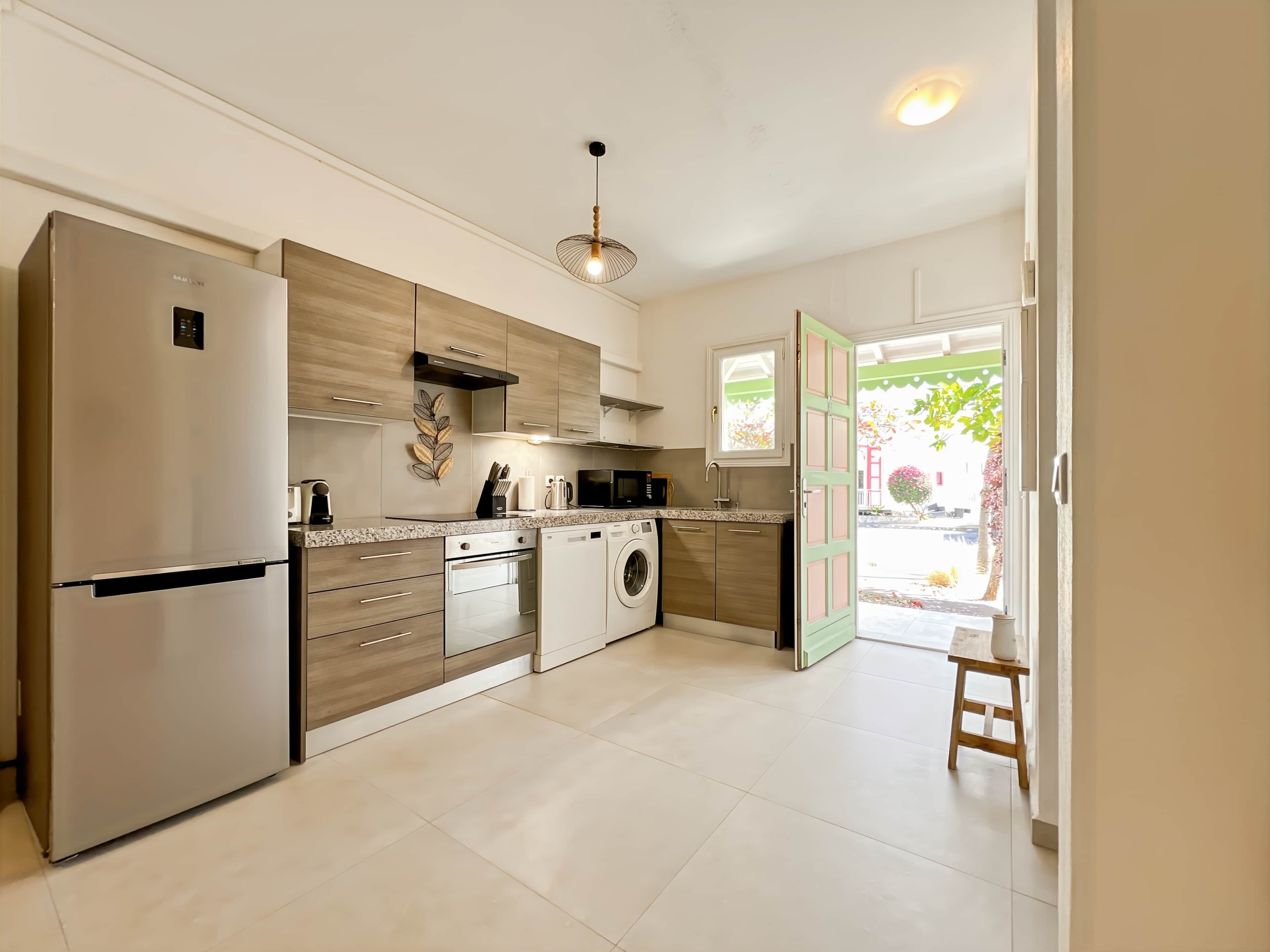 Geladeira, fogão, cooktop, lava-louças