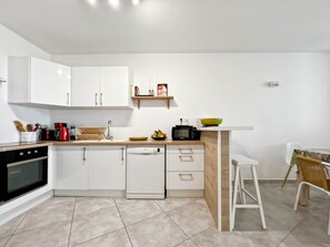 Refrigerador y parrilla de estufa 