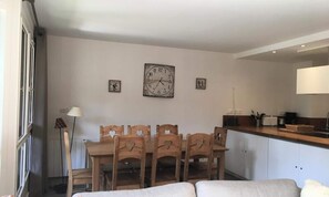 Interior - Spacious 4-room Apartment for 8 People (Bourg-Saint-Maurice)