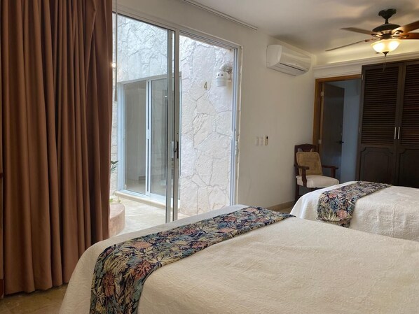 6 habitaciones, tabla de planchar con plancha, internet y ropa de cama 