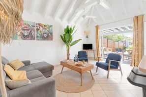 Living area - Villa Essentielle, cozy vacation home 3 bedrooms and pool! (Cul-de-Sac)