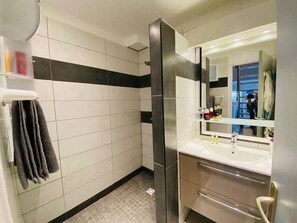 Hair dryer, towels