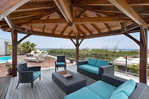 Terrace/patio - Villa Tintamare, 4 bedrooms, private pool and amazing views! (Grand Case)