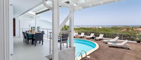 تناول الطعام بالخارج