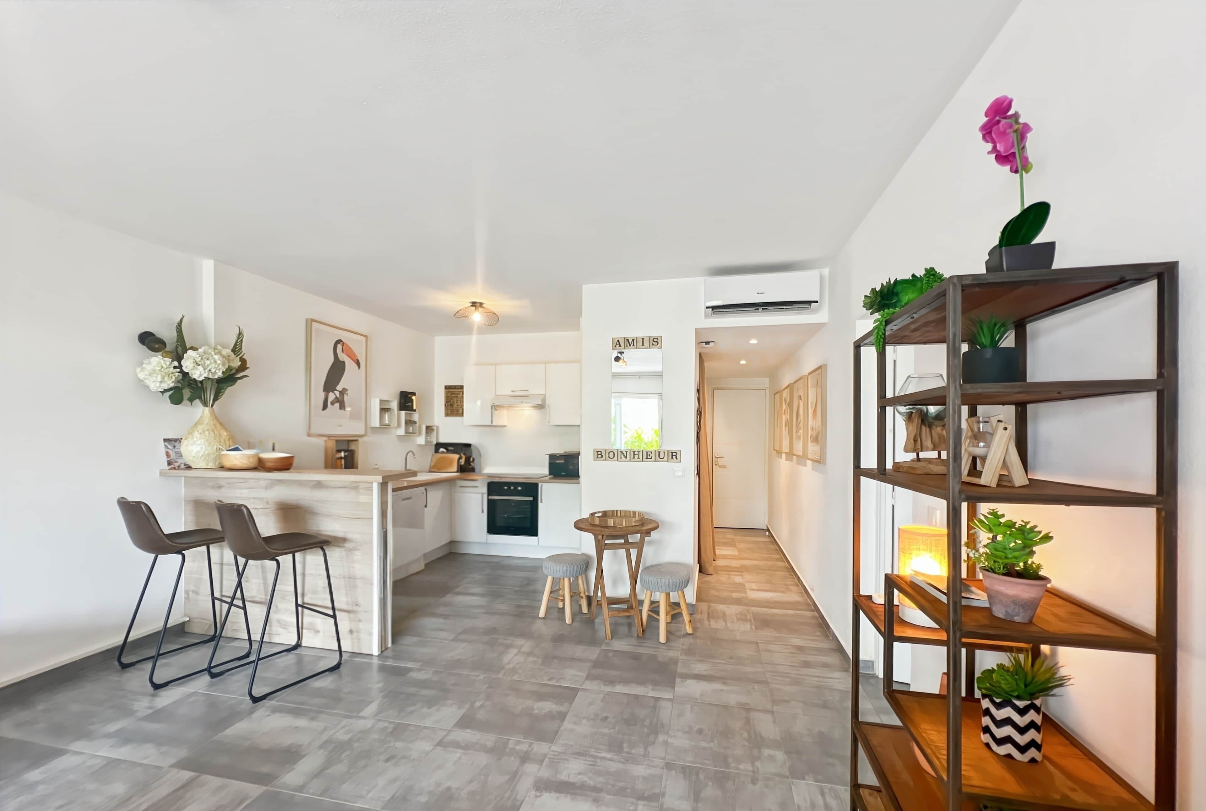 Kjøleskap og kokeplater