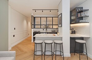 Kjøleskap, mikrobølgeovn, ovn og oppvaskmaskin