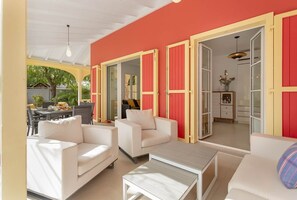 Outdoor dining - Villa Sunlight, 2 bedrooms with private pool behind Orient Beach (Collectivity of Saint Martin)