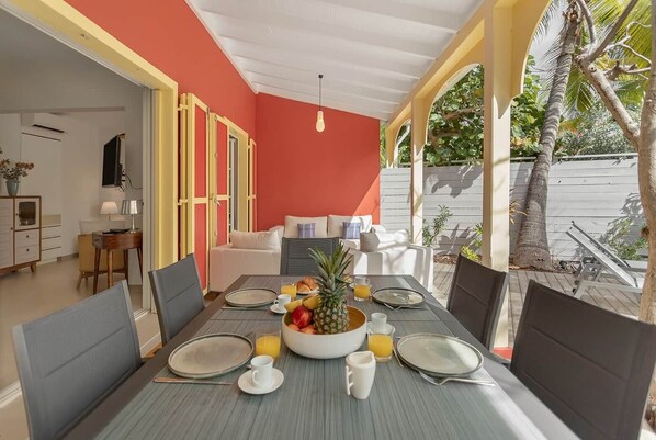 Outdoor dining