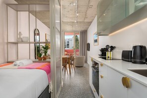 1 soverom, safe på rommet, strykejern/-brett og internettilgang