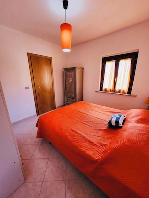 شقة | مكواة/لوح كي وأسرّة أطفال/رضّع