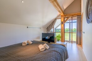 Villa | 3 bedrooms, individually furnished, iron/ironing board, bed sheets - Luxurious and Sustainable 6-person Holiday Villa (De Koog)