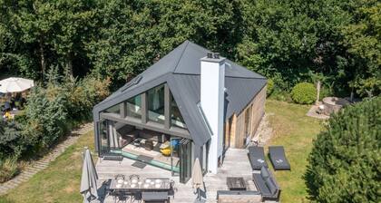 Charming 8-person Villa With hot tub Near the Forest