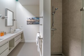 Villa | Badezimmer | Badewanne