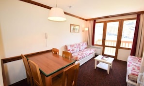Living area - Apartment in Plagne Soleil With Ski View (La Plagne-Tarentaise)