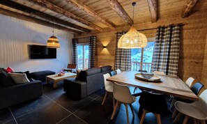 Living area - Lodge - View - 4 Bedrooms - 2 Bathrooms - 10 People (Beaufort)