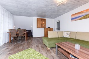 Apartment | Living room - Gemuetliche Ferienwohnung mit Balkon in Bensersiel (Esens)