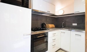 Kühlschrank, Mikrowelle, Geschirrspüler