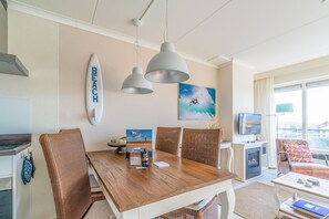 Dining - 4 Person Apartment With sea View (De Koog)