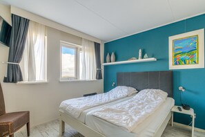 2 bedrooms, individually furnished, bed sheets - 4 Person Apartment With sea View (De Koog)