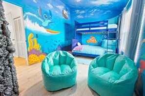 3 chambres, bureau, lit de bébé portatif, Wi-Fi