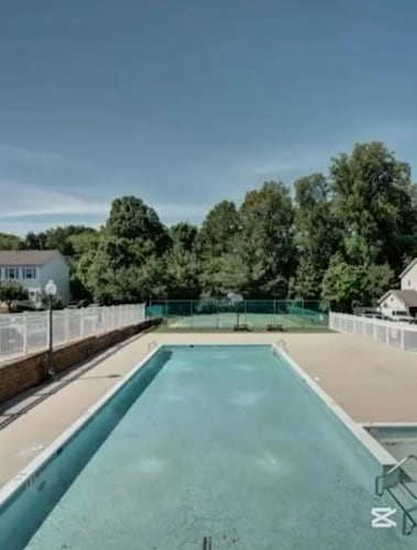 Charming 3-bedroom house with vaulted ceiling and basement in Elkridge