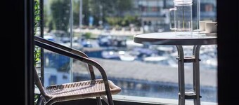 Luxurious Riverside View Apartment/Pass The Keys