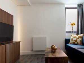 TV - Cosy Riverside Apartment/ Pass The Keys (Lincoln)