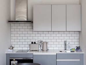 Cookware/dishes/utensils