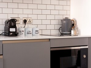 Cookware/dishes/utensils - Cosy Apartment in central lincoln/ Pass The Keys (Lincoln)