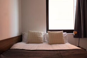 1 غرفة نوم ومكواة/لوح كي وواي فاي مجانًا وملاءات أسرّة