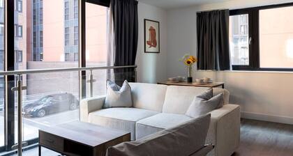 Modern riverside apartment/ Pass The Keys