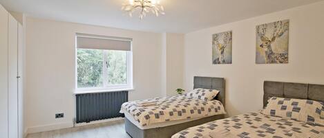 3 bedrooms, iron/ironing board, free WiFi, bed sheets