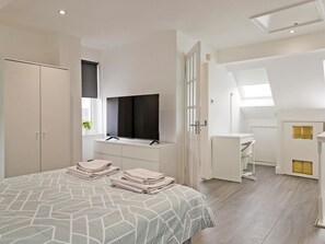 3 chambres, fer et planche à repasser, Wi-Fi gratuit, draps fournis