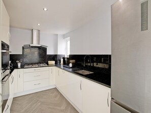 Réfrigérateur, micro-ondes, four, lave-vaisselle