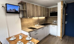 Fridge, microwave, dishwasher, coffee/tea maker - Rainbow L10<br /> (Les Allues)