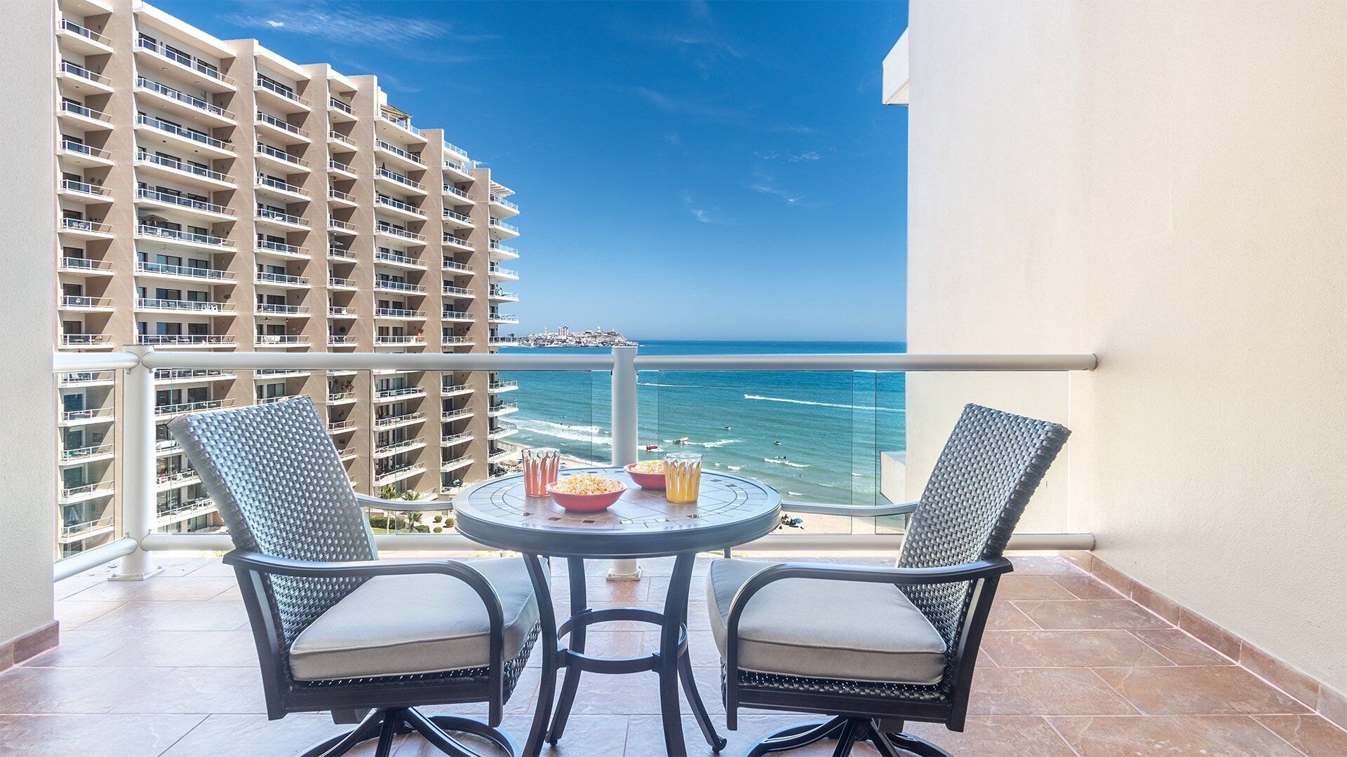 Condo, 1 cama King e sofá-cama, sacada, vista para o oceano (Las Palomas Resort Cordoba 702) | Opções para refeição ao ar livre