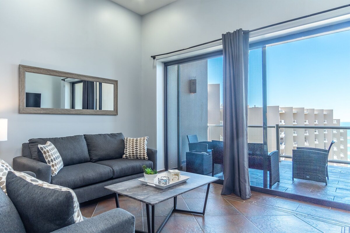 Appartement, Meerdere bedden, balkon, uitzicht op zee (Las Palomas Resort Cortez 1502) | Woonruimte | Een 42-inch flatscreentelevisie met digitale zenders