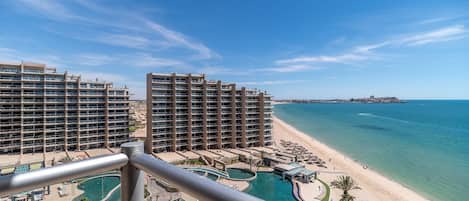 Condo, 1 cama King e sofá-cama, sacada, vista para o oceano (Las Palomas Resort Cristal 906) | Piscina