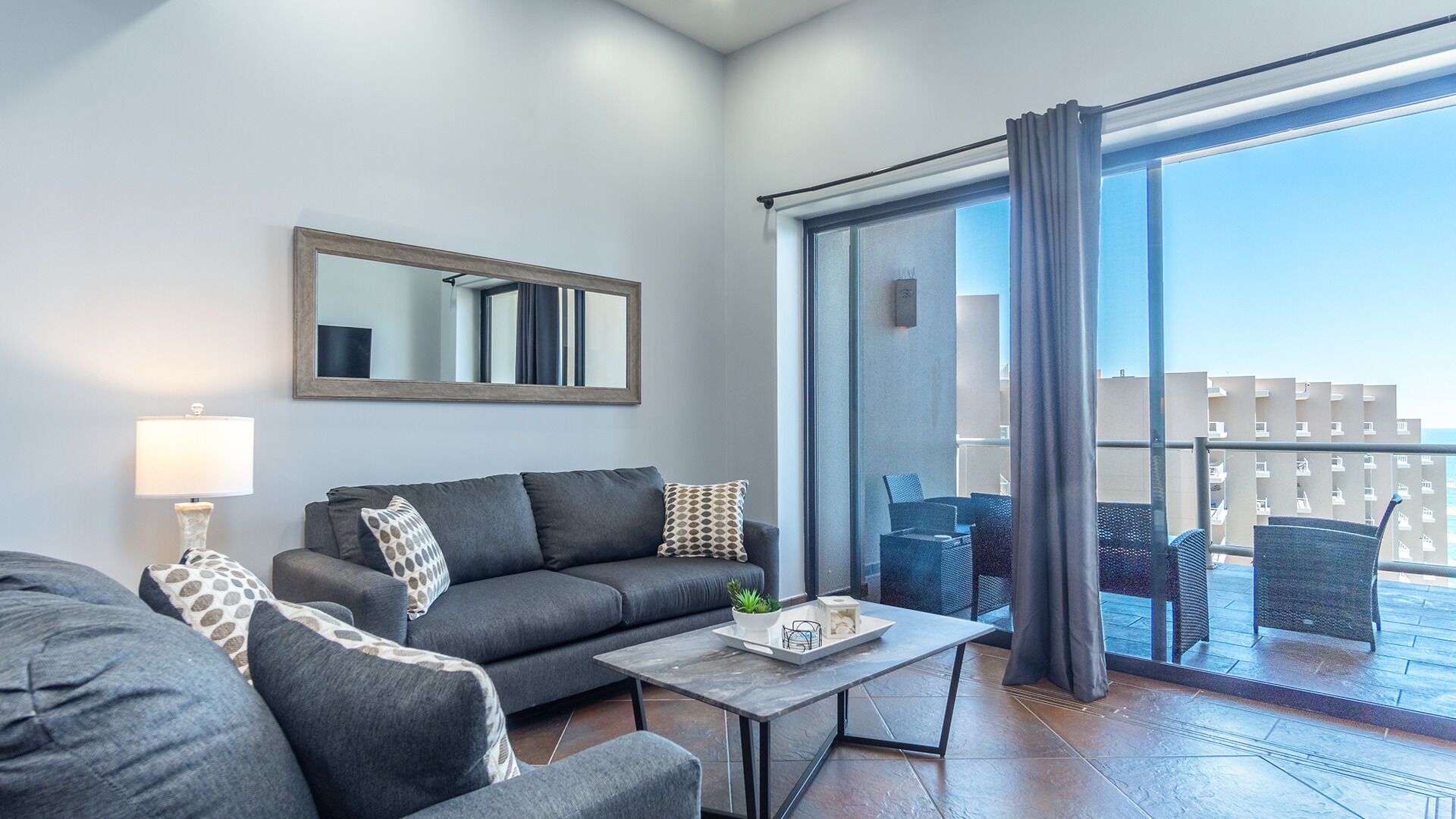 Apartment, Mehrere Betten, Balkon, Meerblick (Las Palomas Resort Cortez 1502) | Wohnbereich