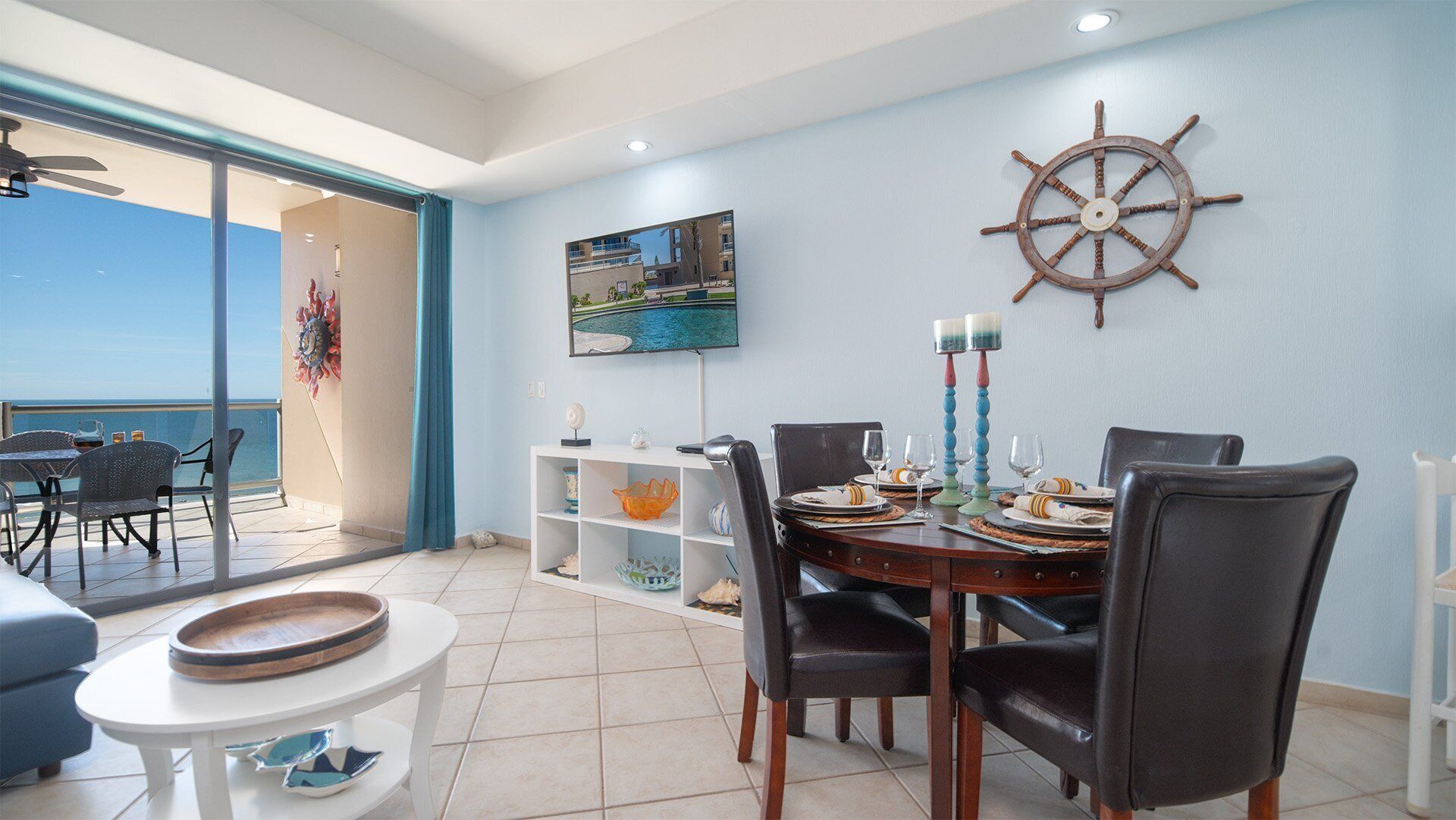 Condo, 1 cama King size y sofá cama, balcón, vista al océano (Las Palomas Resort Rubi 1007) | Restaurantes